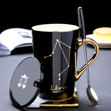 Günstiger Preis Weiß Schwarz 12 Konstellationen Gold Muster Keramik Kaffeebecher mit Deckel Löffel und Gold Griff für Souvenir